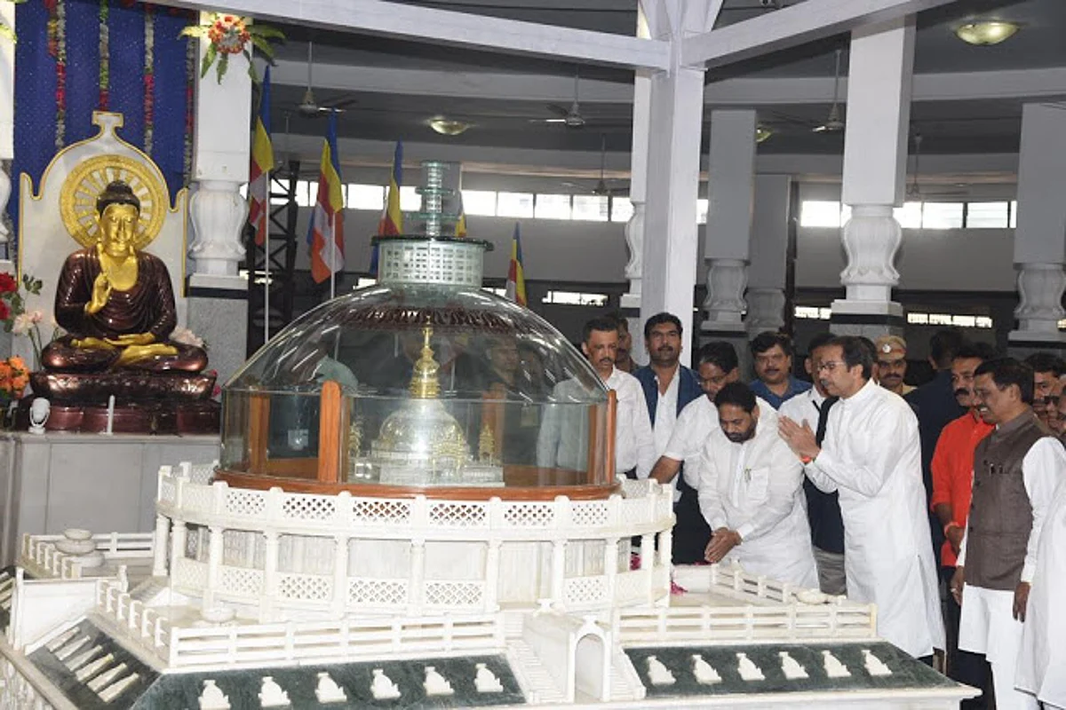 मुख्यमंत्री उद्धव ठाकरे यांची पवित्र दीक्षाभूमीला भेट