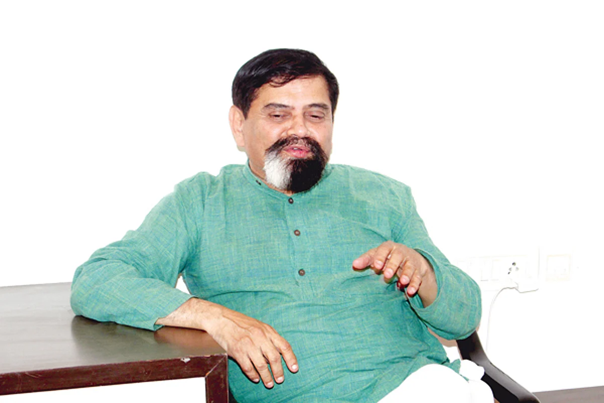 डिजिटल युगात नाणी, नोटाही कालबाह्य होणार ; लेखक, आयटी तज्ज्ञ अच्युत गोडबोले यांची ‘देशदूत’शी बातचीत