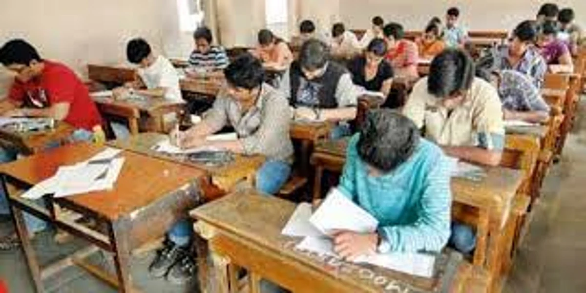 डमी बसवून पास झालेल्या तीन तलाठ्यांऩा अटक