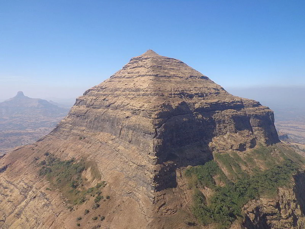 चला भटकंतीला ! मावळ्यांच्या शौर्याचा साक्षी : किल्ले साल्हेर