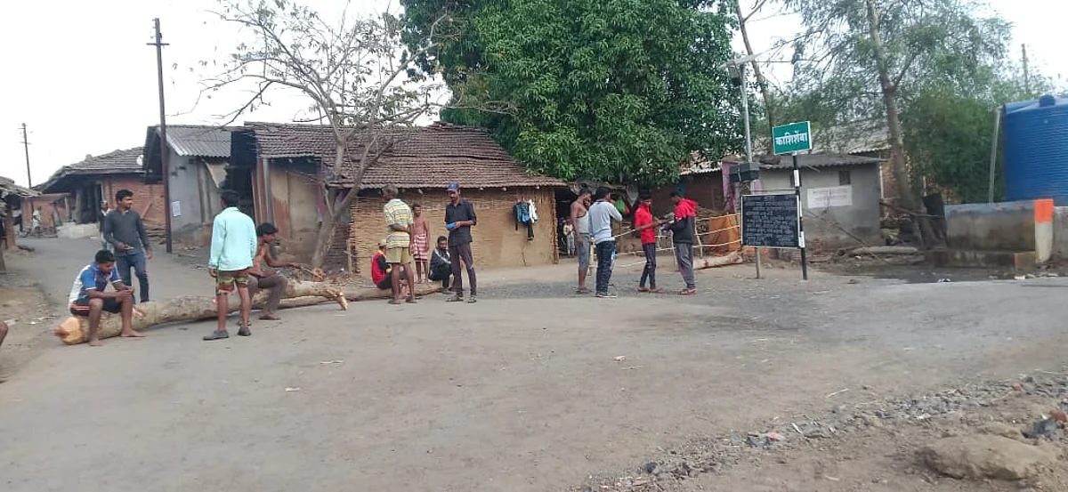 बाहेरून येणाऱ्यांना गावात प्रवेशबंदी; ग्रामीण भागात लॉकडाऊनला चांगला प्रतिसाद