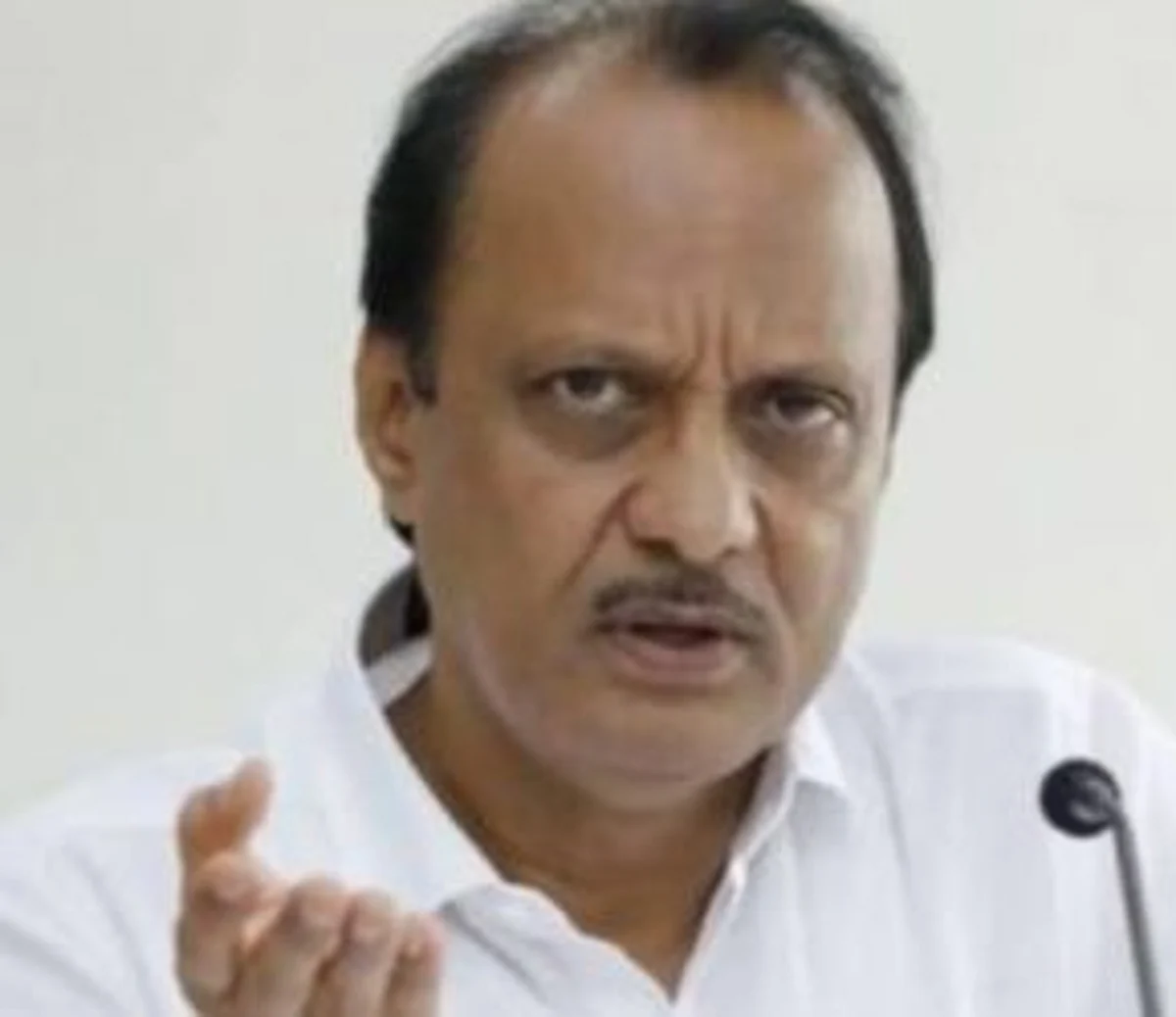 लॉकडाऊन मध्ये बेजबाबदारपणे वागणाऱ्यांची आता खैर नाही : उपमुख्यमंत्री अजित पवार