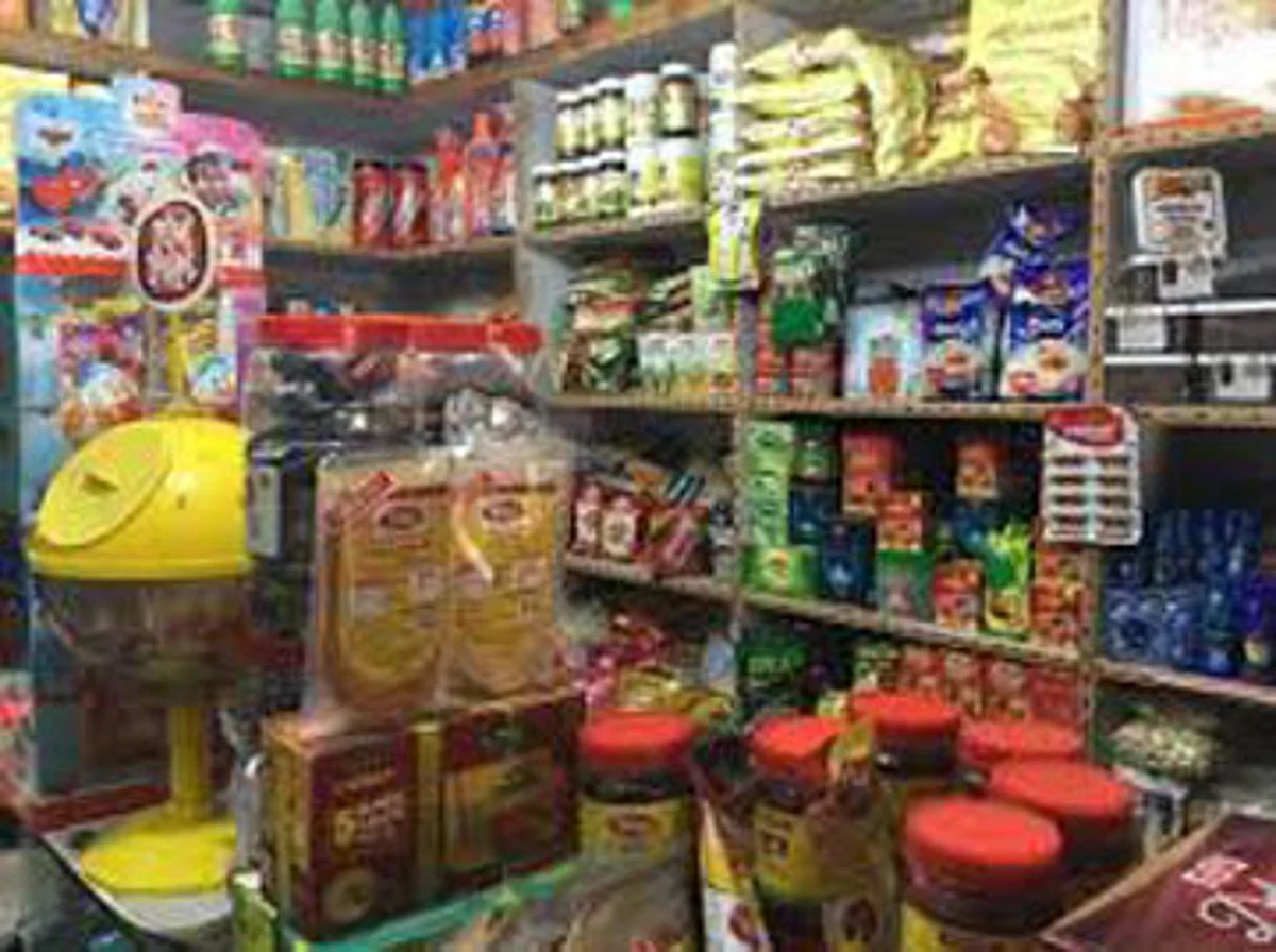 कोरोनाच्या संकटात किराणा दुकानदारांची चांदी
