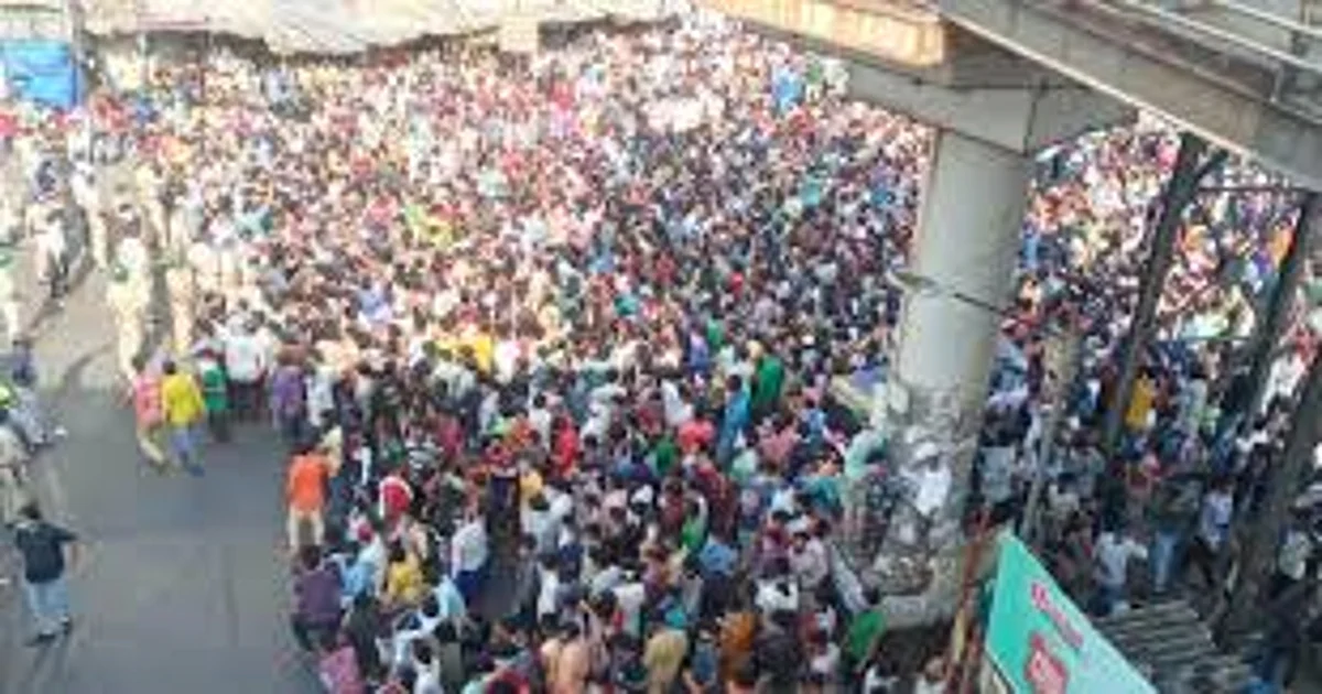 Police use force to disperse migrant workers gathered outside Bandra railway station