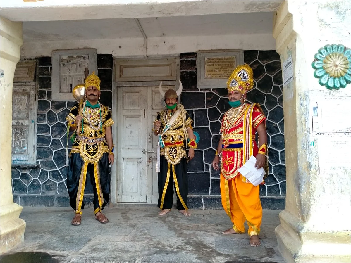 सिन्नर : कोरोना जनजागृतीसाठी ग्रामविकास अधिकारी बनले ‘यमराज’