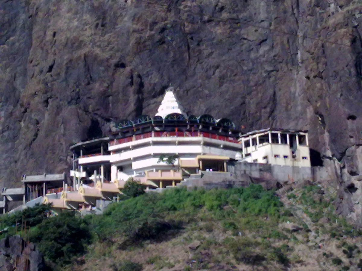 सप्तश्रृंगी माता निवासीनी देवी ट्रस्ट कडुन २१ लाखांची मदत जाहीर