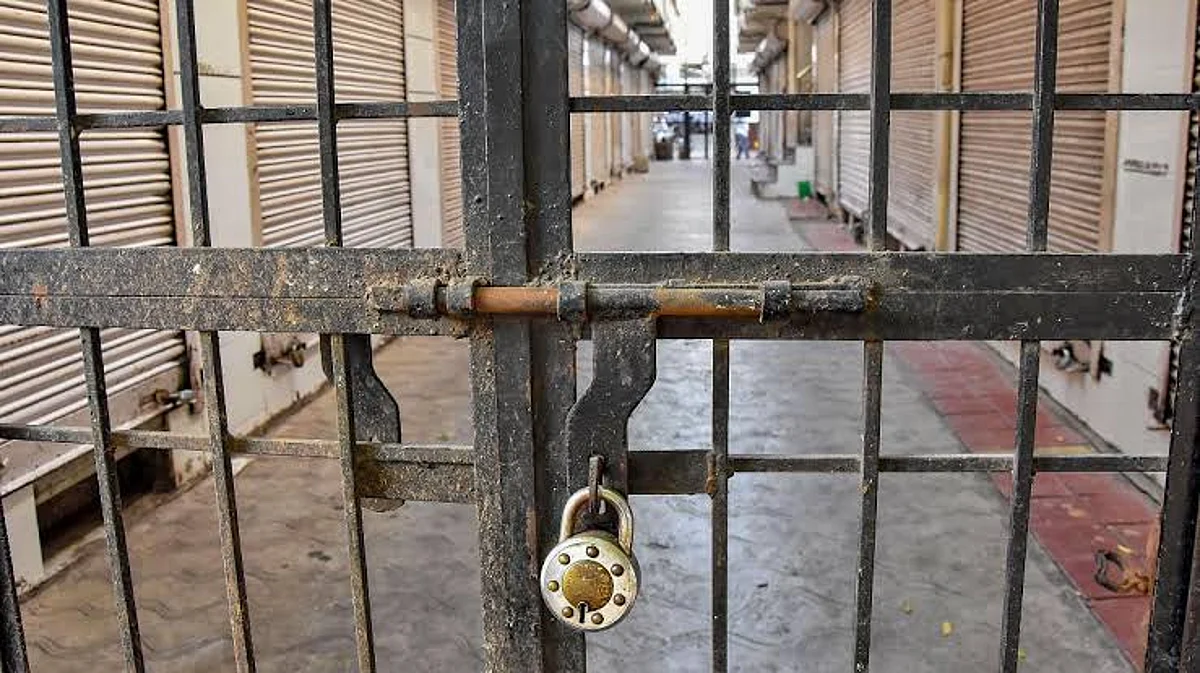 लॉकडाऊन शिथिल झाल्यानंतर अकरा हजार चारशे अठ्ठेचाळीस उद्योगांना परवाने