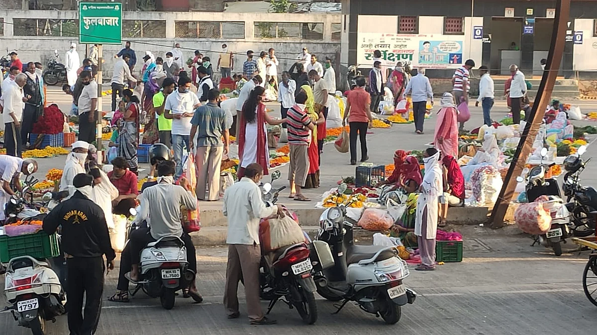 पंचवटी : गणेशवाडीत सोशल डिस्टसिंगचा फज्जा; फुले, भाजी खरेदीसाठी गर्दी