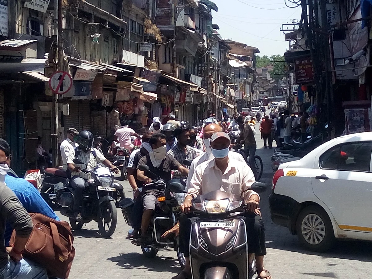 शहरात सर्वच दुकाने सुरू, नागरीकांची गर्दी; नियमांचा फज्जा