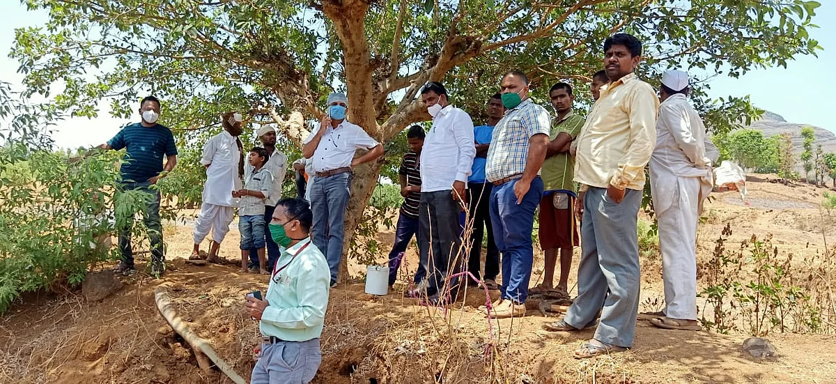 त्र्यंबकेश्वर : वरसविहिर येथील ग्रामस्थांना दूषित व किडेयुक्त पाण्याचा पुरवठा; आरोग्य अधिकाऱ्यांची पाहणी