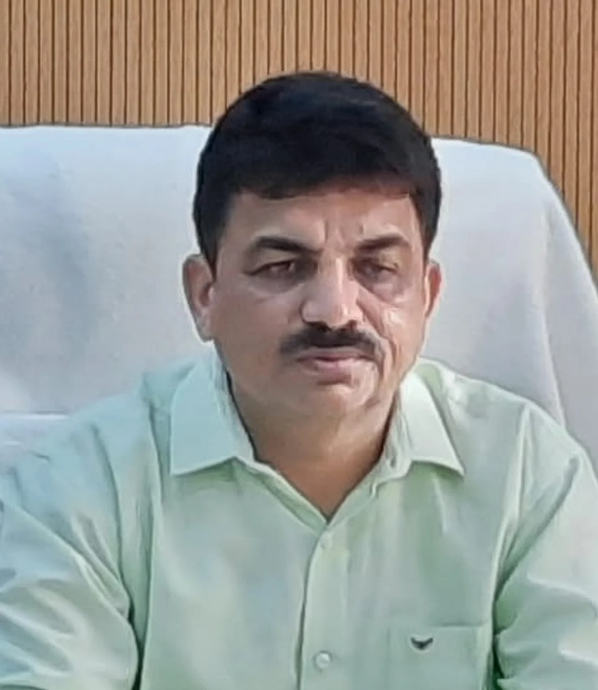 Exclusive Interview : स्वतःसोबतच मालेगावही करोनामुक्त करणार; सकाळी ५० सूर्यनमस्कार घातले – मनपा आयुक्त