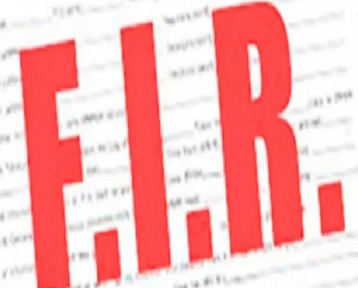 महिलेच्या डोक्यावर कुर्हाडीने वार, चौघांविरूध्द गुन्हा दाखल