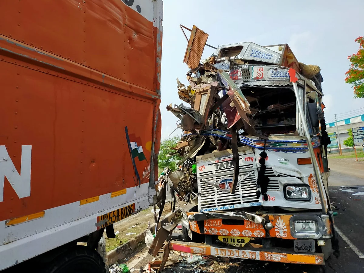 राहाता – मालवाहू ट्रकचा भिषण अपघात, चालक ठार