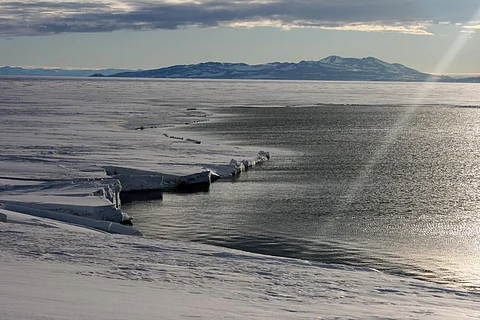 Land ice and sea ice have very different roles in Earth’s climate and behave in crucially different ways Credit: Eli Duke/ Flicker