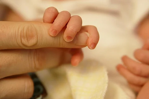 The care plan focuses on drying right after birth followed by skin-to-skin contact until completion of the first breastfeed, timely clamping and cutting of the cord, and exclusive breastfeeding. Credit: Quinn Dombrowski/Flickr