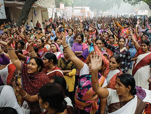 ASHAs protest 
at Jantar Mantar in New Delhi 
on December 6, 2016 for fixed salary and pension (Photo: Vikas Choudhary)