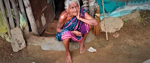 Persons like this old tribal woman in a Balangir village will be extremely vulnrerable due to the return of migrants to the district. Photo: Priya Ranjan Sahu
