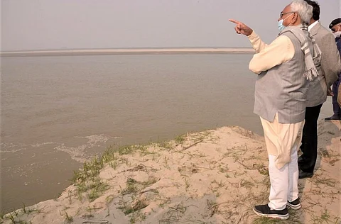 Bihar Chief Minister Nitish Kumar inspects the course of Kosi river. Photo: C K Manoj