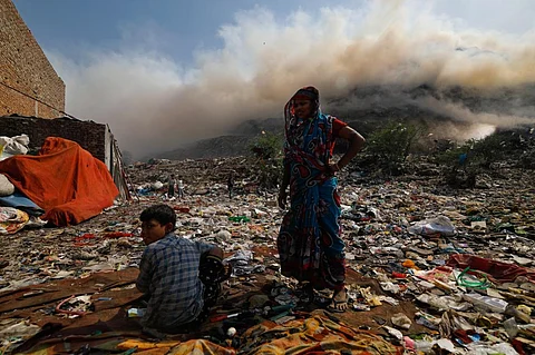 लैंडफिल साइट का कचरा: एनजीटी ने दिल्ली सरकार पर लगाया 900 करोड़ रुपए का जुर्माना