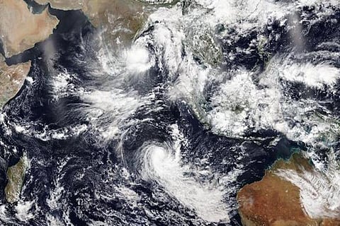 जुड़वा चक्रवात: 'आसनी' के साथ-साथ सक्रिय हुआ 'करीम'