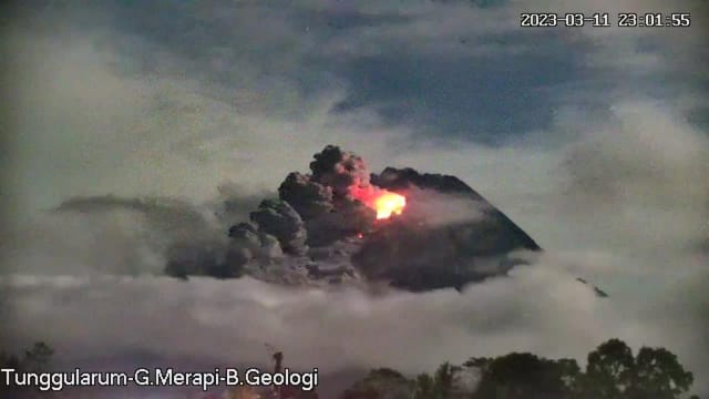 In pictures: Indonesia’s Merapi volcano erupts, tourism pauses around ...