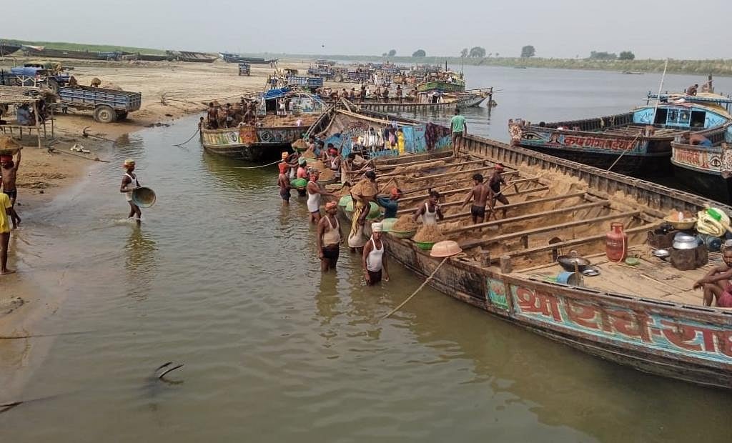 Illegal sand mining: 20 arrested, 40 big boats seized in Bihar police ...