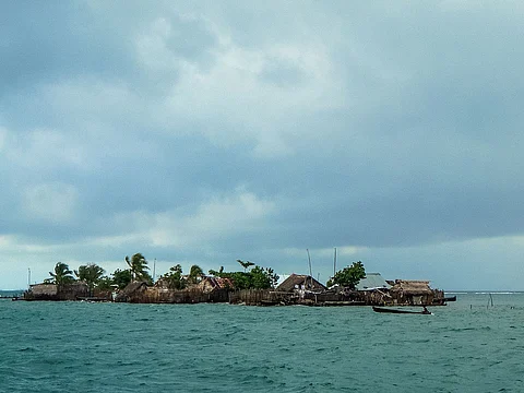 Authorities are giving the community keys to new homes on the mainland of Carti Sugtupu in Panama’s Indigenous Guna Yala Comarca.