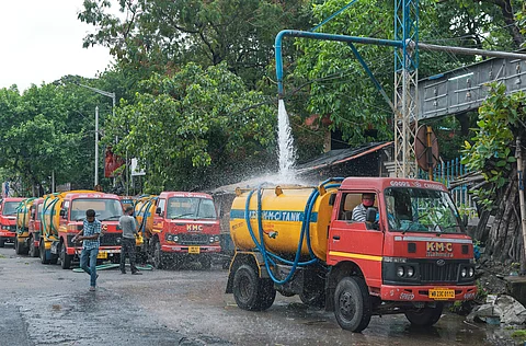 Tanker economy revealed: In hydrologically rich Kolkata, the poor pay for the rich's water supply