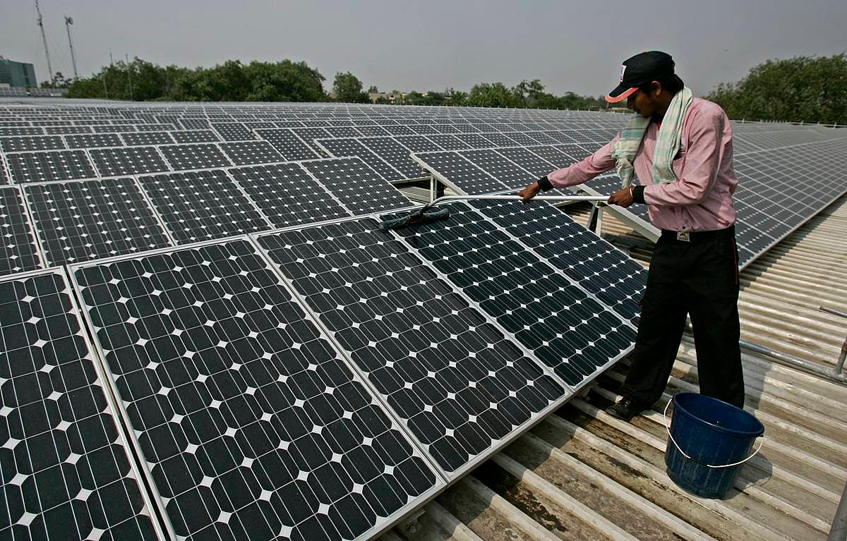 India's solar ambitions stall despite massive funding.