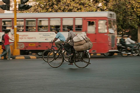 How India moves: 23% prefer to walk to work, buses for long distances