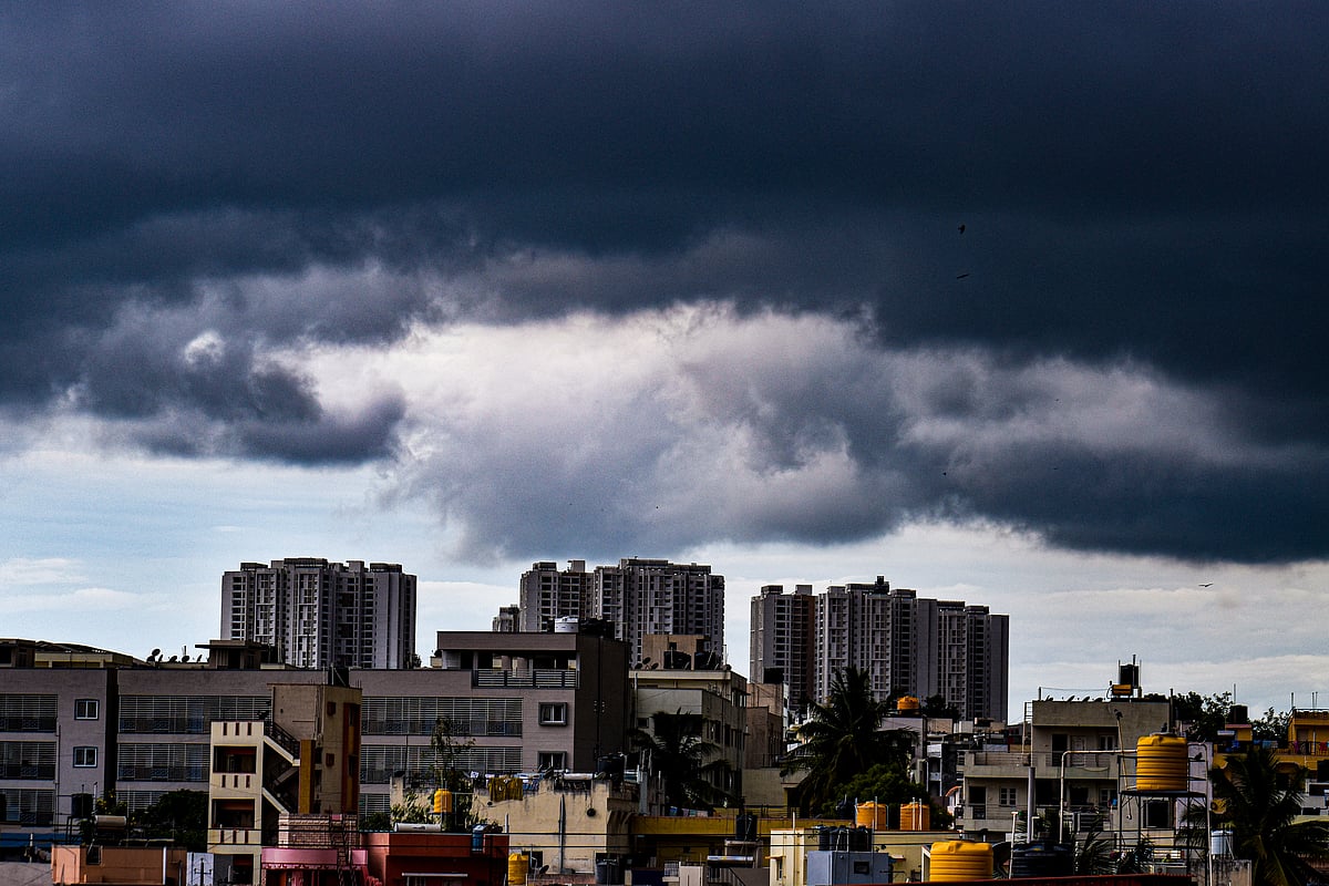Heavy Rainfall Alert for Karnataka, Konkan; Heatwave Persists Elsewhere