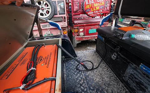 Illegal charging stations power Delhi’s e-rickshaws