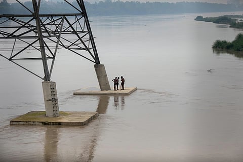 Poems on Yamuna: Daria, Badal, aur Baadshah