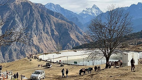 Tourists arriving in Auli, Uttarakhand, are disappointed due to the lack of snow.