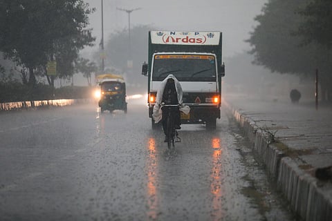 Light rain on January 23, 2026 clears the sky but fails to shift Delhi out of the ‘poor’ air quality category.