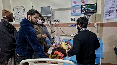 सरकारी मेडिकल कॉलेज राजौरी का आइसोलेशन वार्ड, जहां बढ़ाल के पीड़ितों का इलाज किया जा रहा है।  
फोटो: मोहसिन मुश्ताक