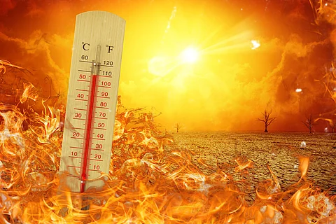 पिछले साल 1.5 डिग्री सेल्सियस तापमान का पहला अनुभव हुआ, जब बढ़ते तापमान ने घातक तूफान, बाढ़ और आग की घटनाओं को जन्म दिया। 
