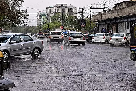 19 से 22 फरवरी के दौरान पश्चिम बंगाल, झारखंड और ओडिशा में गरज के साथ हल्की से मध्यम बारिश तथा वज्रपात होने के आसार हैं।
