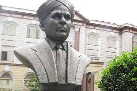 आज विज्ञान और प्रौद्योगिकी के क्षेत्र में सीवी रमन के योगदान का उत्सव मनाने का दिन है