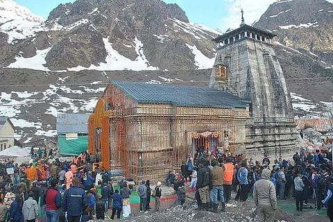 राज्य मंत्री कीर्ति वर्धन सिंह ने लोकसभा में बताया कि उत्तराखंड सरकार ने केंद्र सरकार के साथ मिलकर केदारनाथ, हेमकुंड साहिब, यमुनोत्री और गोमुख तीर्थस्थलों के तीर्थ वाले रास्तों पर पर्यावरण से जुड़े मुद्दों पर जरूरी कदम उठाए हैं।