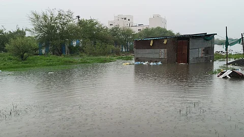 लातूर में भारी बारिश से जगह-जगह पानी भर गया है। फोटो साभार: X@airnews_nagpur