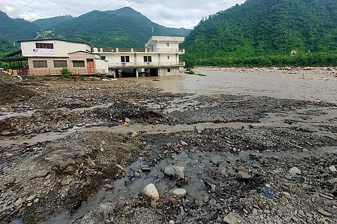 बादल फटने के बाद की तस्वीर