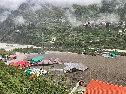 धराली में भारी बाढ़ के बाद सेना की ओर से एक्स पर साझा की गई एक तस्वीर। फोटो: X.com@suryacommand