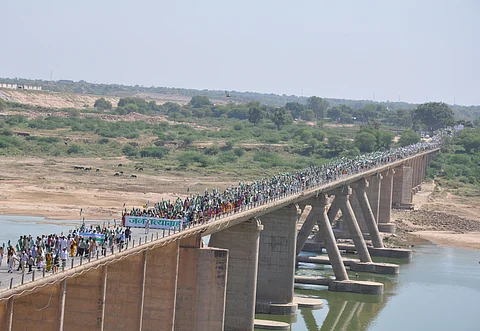 भारत में आज भी करोड़ों परिवारों के लिये दो बीघा जमीन, एक सिनेमाई सपना है। फोटो:कुलदीप तिवारी