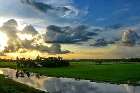 आज, केरल और माहे, लक्षद्वीप, दक्षिण आंतरिक कर्नाटक, तमिलनाडु, पुडुचेरी और कराईकल, आंध्र प्रदेश तथा तटीय कर्नाटक में बारिश के लिए येलो अलर्ट जारी किया है।