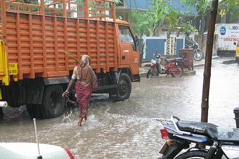 ओडिशा, आंध्र प्रदेश, तेलंगाना और छत्तीसगढ़ में भारी से बहुत भारी बारिश, रेड और ऑरेंज अलर्ट जारी।