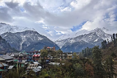 हिमाचल प्रदेश के चंबा, कांगड़ा, कुल्लू तथा लाहौल और स्पीति में पांच और सात दिसंबर को हल्की बारिश और ऊंचाई वाले इलाकों में बर्फबारी होने की संभावना है।