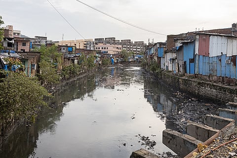 मियादी बुखार गंदे पानी और दूषित भोजन से फैलने वाला बैक्टीरियल संक्रमण है। प्रतीकात्मक तस्वीर: आईस्टॉक