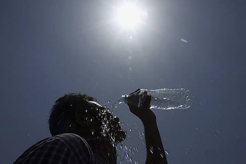 तटीय कर्नाटक तथा कोंकण-गोवा में उमस भरी गर्मी, जबकि बंगाल की खाड़ी में कम दबाव क्षेत्र बनने के आसार।