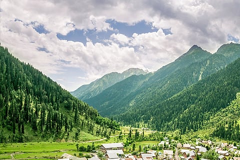 जम्मू और कश्मीर, हिमाचल तथा उत्तराखंड में 26 से 28 फरवरी के बीच हल्की बारिश और हिमपात का पूर्वानुमान।